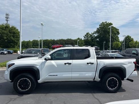Used 2024 Toyota Tacoma TRD Off-Road AWD/4WD image 12