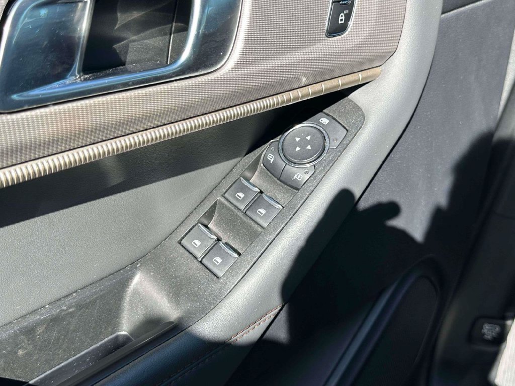 Used 2025 Ford Explorer Active AWD/4WD image 18