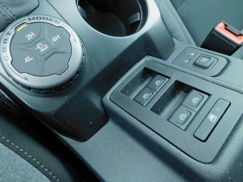 New 2025 Ford Bronco 4-Door image 28