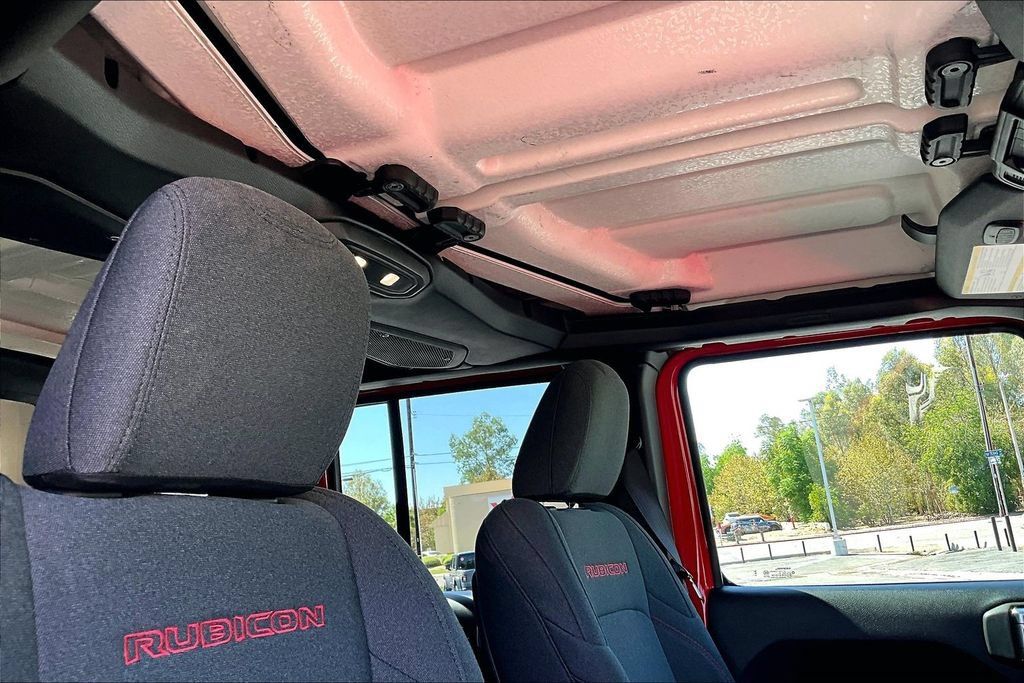 Certified 2025 Jeep Wrangler Unlimited Rubicon w/ Convenience Group AWD/4WD image 14