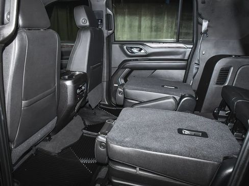 Used 2021 Chevrolet Suburban Z71 w/ Z71 Off-Road Package AWD/4WD image 47