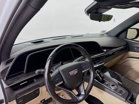 Used 2023 Cadillac Escalade Premium Luxury image 9