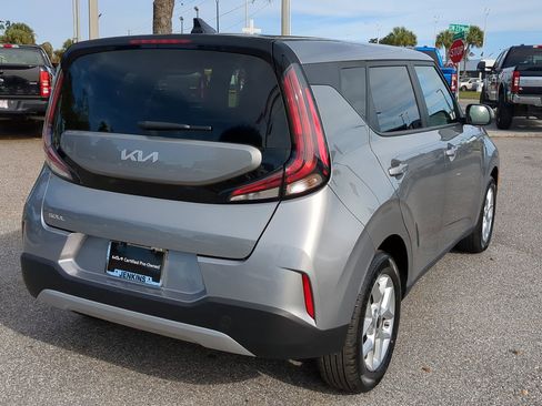 Certified 2023 Kia Soul LX w/ Option Group 015 FWD image 4