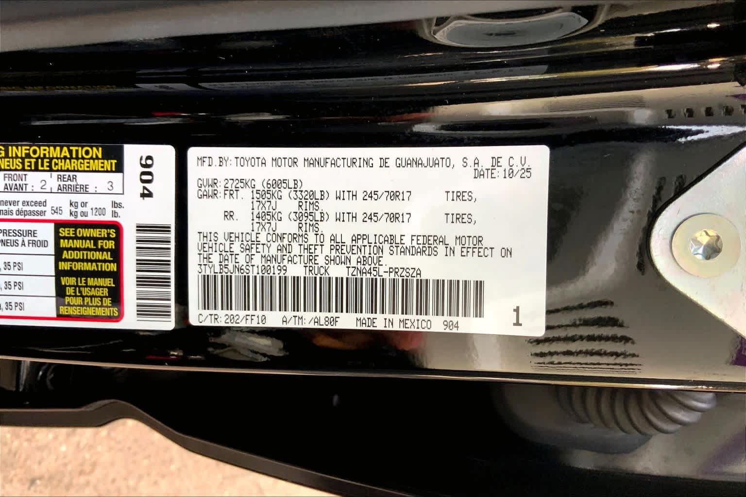 Used 2025 Toyota Tacoma SR5 AWD/4WD image 34