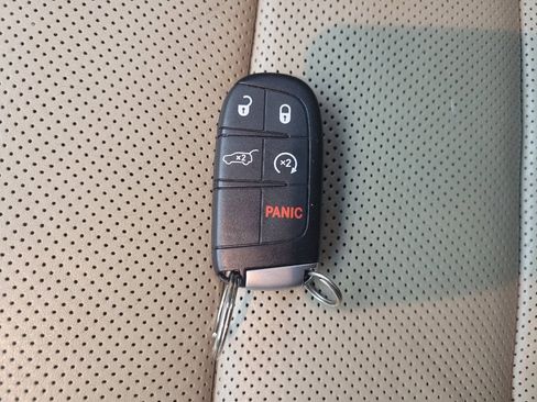 Used 2017 Jeep Grand Cherokee Limited w/ Luxury Group II image 32