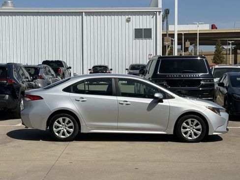 Used 2025 Toyota Corolla LE FWD image 3