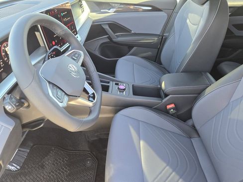 New 2026 Volkswagen Tiguan SE R-Line image 11