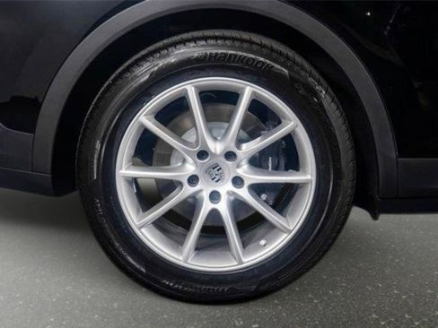 Used 2024 Porsche Cayenne Base image 12