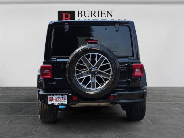 Used 2023 Jeep Wrangler Unlimited Sahara AWD/4WD image 4