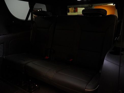 New 2025 Chevrolet Suburban Premier image 23
