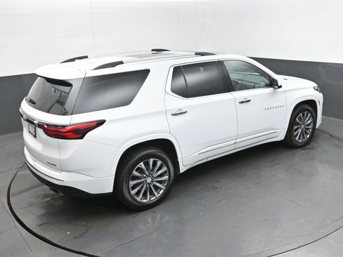 Used 2023 Chevrolet Traverse Premier image 37