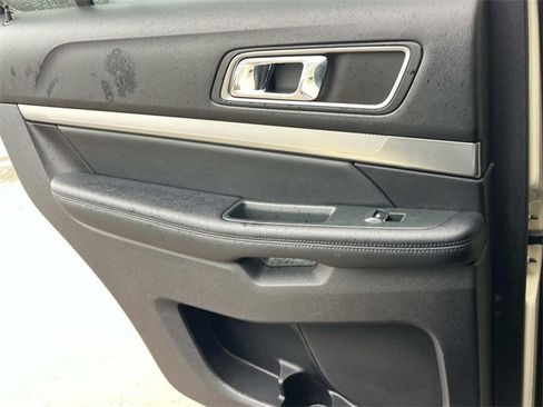 Used 2018 Ford Explorer XLT w/ Equipment Group 202A image 19