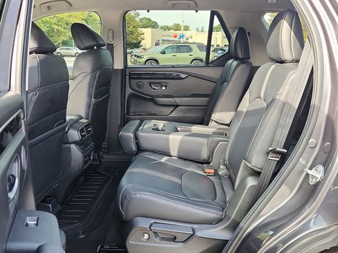 Certified 2025 Honda Pilot EX-L image 11