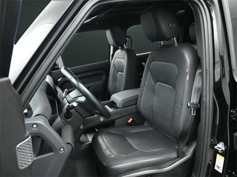 Used 2023 Land Rover Defender 110 X-Dynamic SE image 12