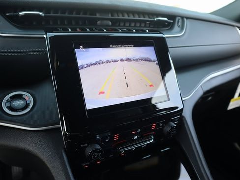 New 2025 Jeep Grand Cherokee L Altitude image 6