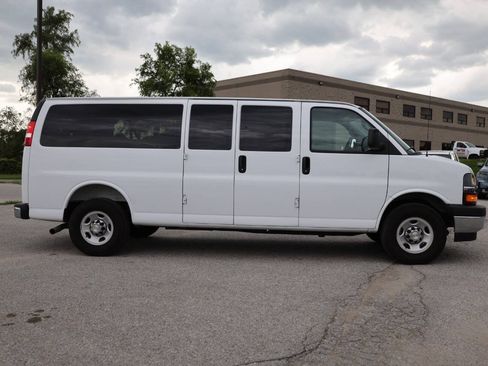 Used 2025 Chevrolet Express 3500 LT w/ LT Preferred Equipment Group RWD image 7