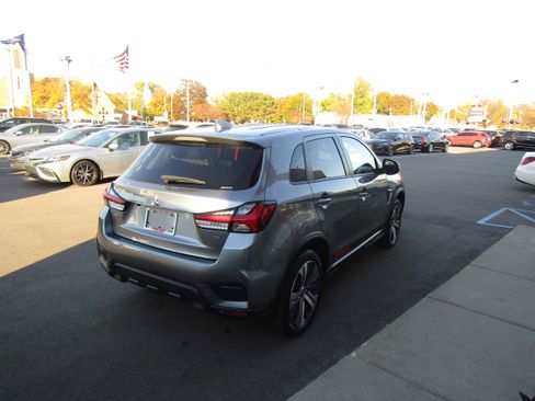 Used 2023 Mitsubishi Outlander Sport SE image 4