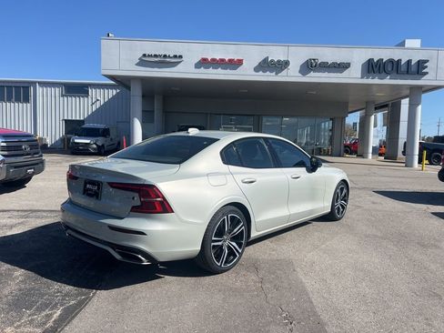 Used 2019 Volvo S60 T6 R-Design image 3