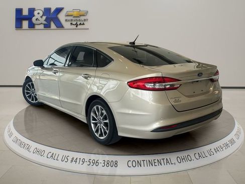 Used 2017 Ford Fusion SE w/ Fusion SE Technology Package FWD image 4