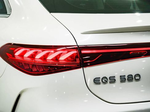 Used 2023 Mercedes-Benz EQS 580 4MATIC Sedan image 9