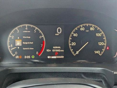 Used 2025 Honda Pilot Touring image 11