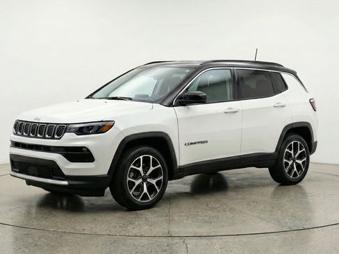 Used 2025 Jeep Compass Limited AWD/4WD image 3