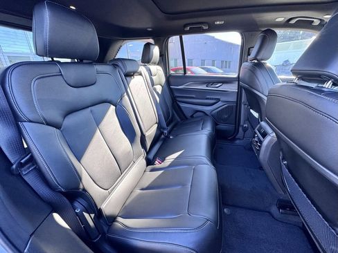 New 2025 Jeep Grand Cherokee Limited w/ Black Appearance Package image 21