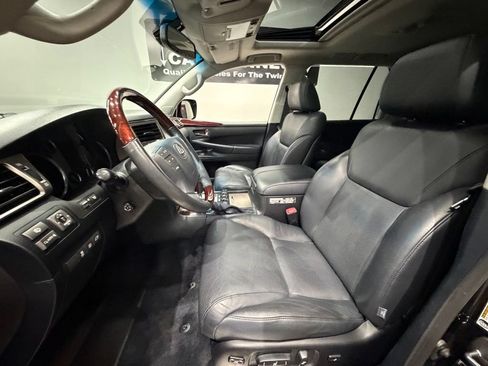 Used 2014 Lexus LX 570 4WD image 23