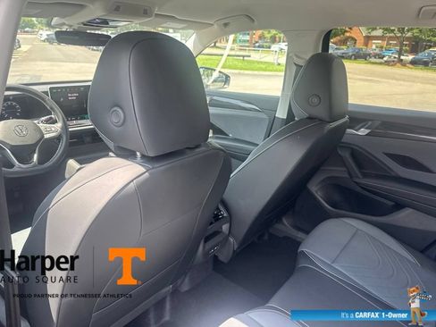 Used 2026 Volkswagen Tiguan SE FWD image 11