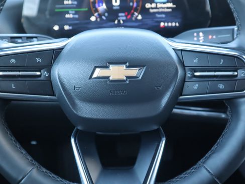 Used 2025 Chevrolet Equinox LT w/ Convenience Package II image 32