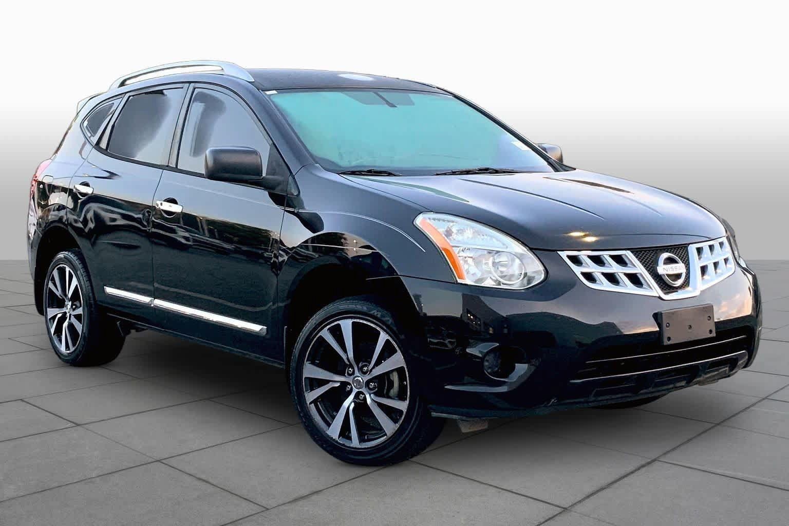 Used 2015 Nissan Rogue S w/ Convenience Package AWD/4WD image 2