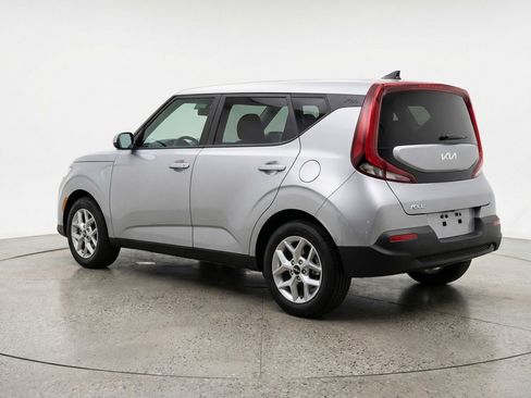 Used 2025 Kia Soul LX w/ LX Technology Package FWD image 6