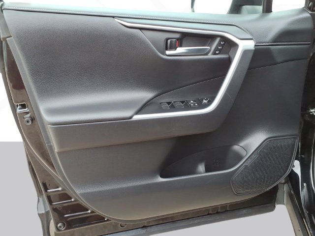 Used 2021 Toyota RAV4 Limited AWD/4WD image 10