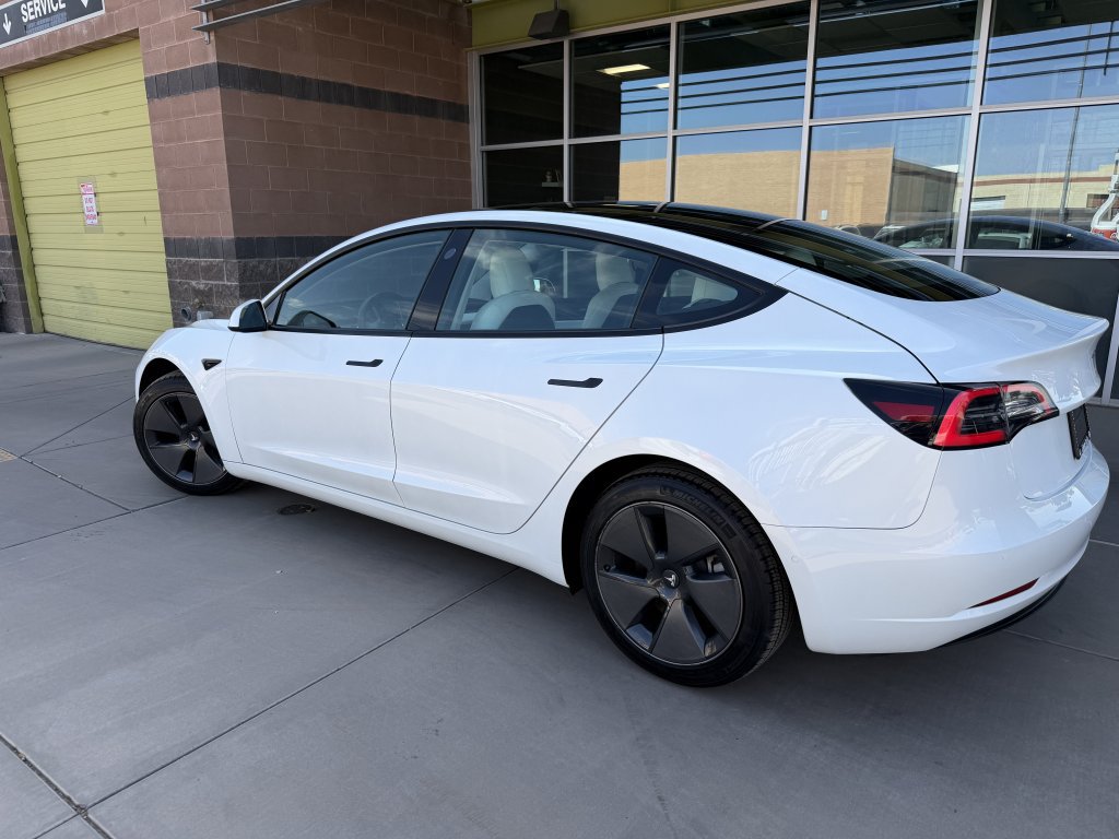 Used 2021 Tesla Model 3 Standard Range Plus RWD image 5