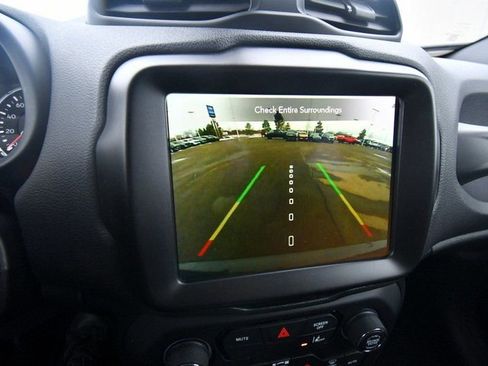 Used 2023 Jeep Renegade Latitude AWD/4WD image 26