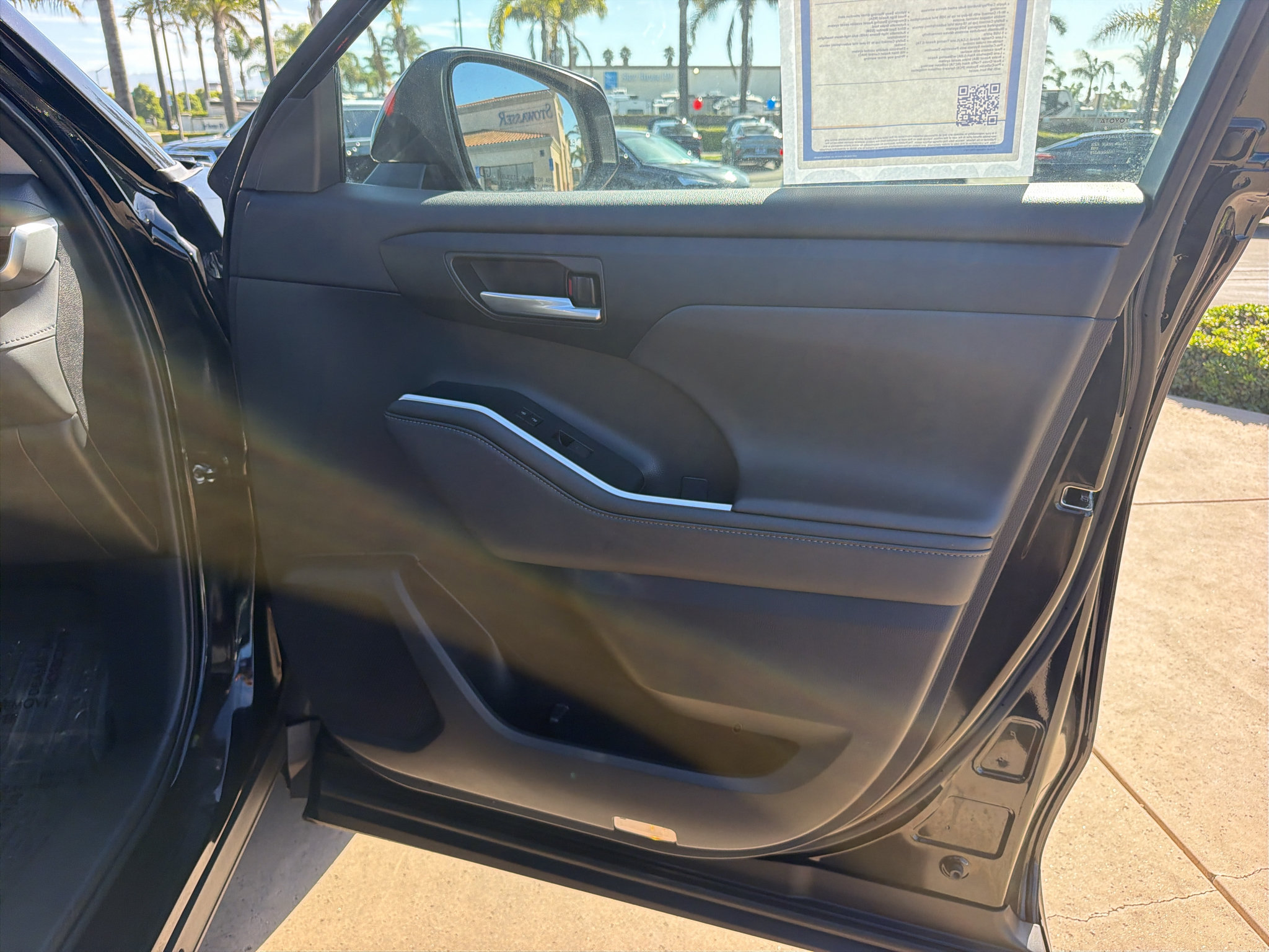 Used 2023 Toyota Highlander XLE FWD image 16
