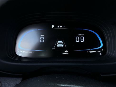 Used 2025 Hyundai Venue SEL image 38