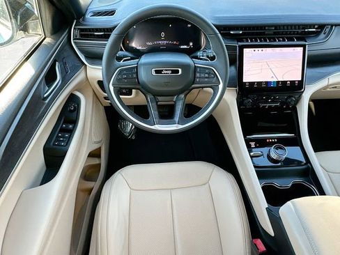 Used 2024 Jeep Grand Cherokee L Limited w/ Luxury Tech Group II image 22