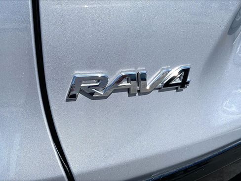 Used 2022 Toyota RAV4 XSE AWD/4WD image 9