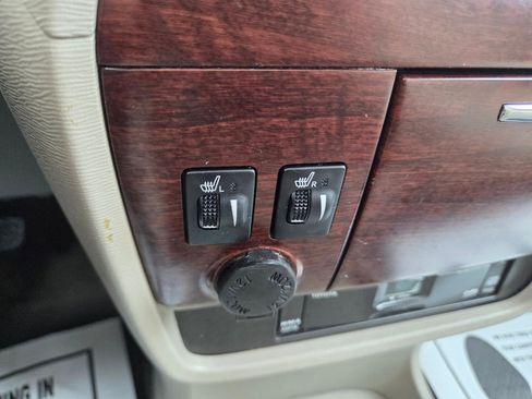 Used 2011 Toyota Sienna XLE image 19