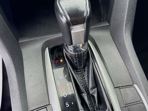 Used 2020 Honda Civic Sport image 22