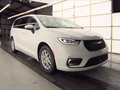 Used 2023 Chrysler Pacifica Touring-L