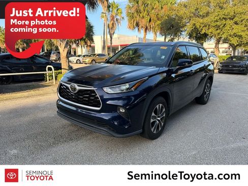 Used 2021 Toyota Highlander XLE FWD image 1