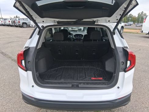 Used 2022 GMC Terrain SLE w/ Driver Convenience Package AWD/4WD image 19