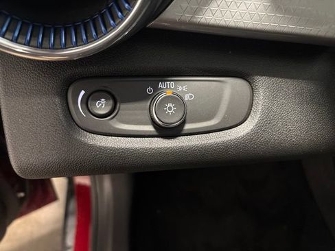 Used 2025 Chevrolet Trax LT FWD image 12