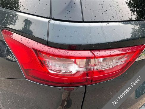 Used 2018 Chevrolet Traverse LT w/ LPO, Floor Liner Package AWD/4WD image 26