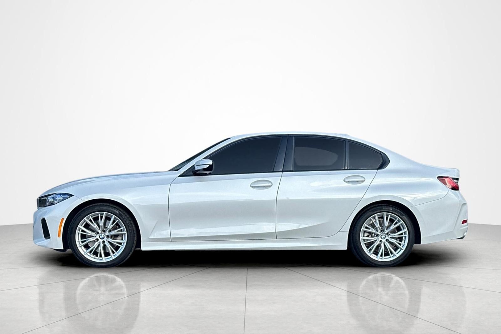 Used 2023 BMW 330i Sedan w/ Driving Assistance Package RWD image 2