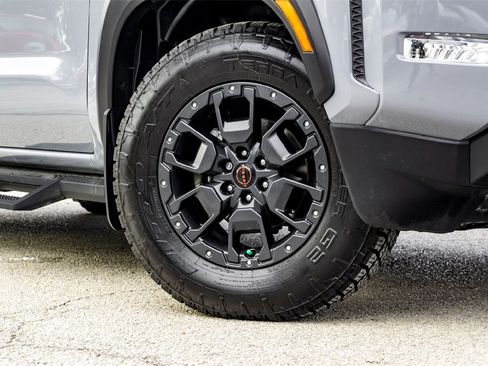 Used 2022 Nissan Frontier Pro-X w/ Pro-X Premium Package image 2