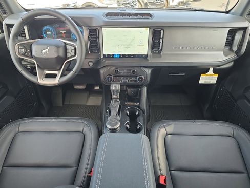 New 2025 Ford Bronco Badlands image 8