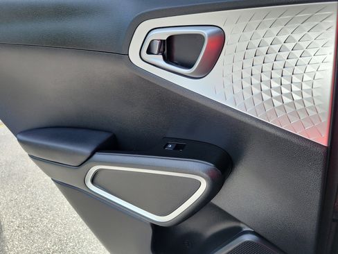 Used 2025 Kia Soul LX image 13